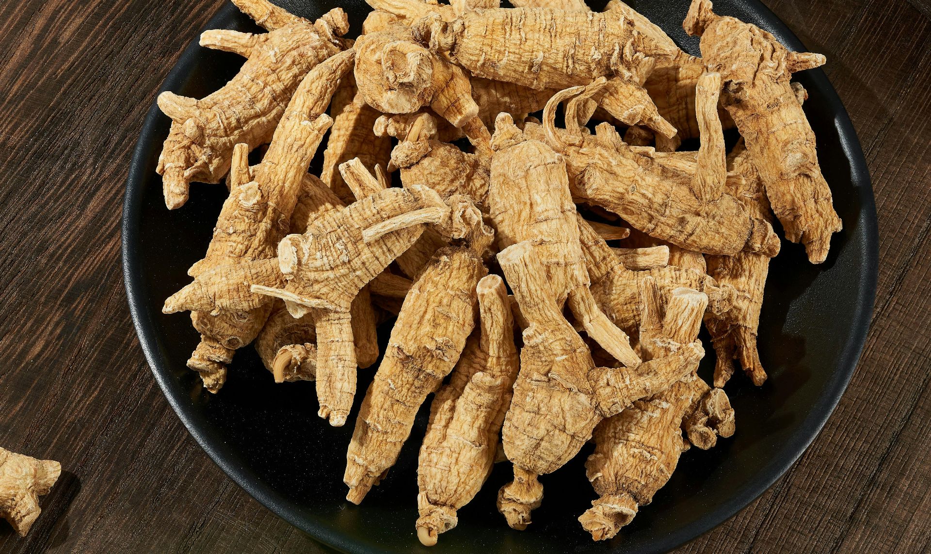 🌿 Ginseng'in Gizemli Yolculuğu: Bin Yıllık Gücün Arkasındaki Hikâye